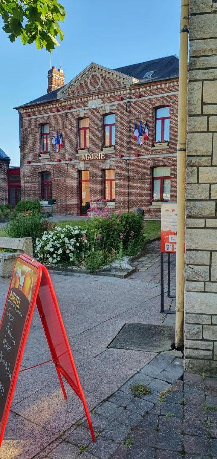 Hotel Restaurant Du Commerce Poulainville Exterior foto
